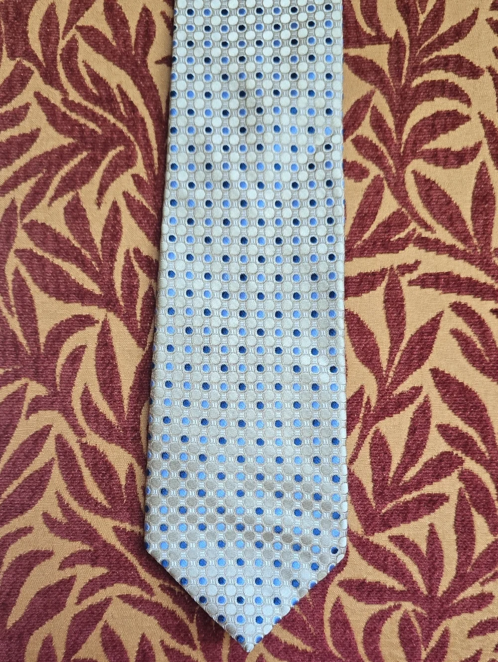 Light Gray Men's Tie with Textured Dot Grid